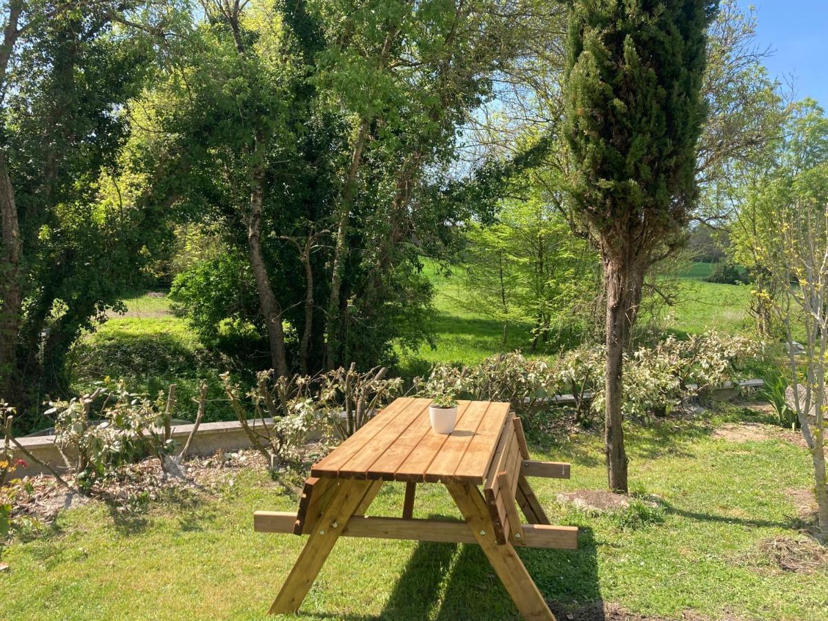 Apartmán Les Ganivelles Saint-Dizant-du-Gua Exteriér fotografie