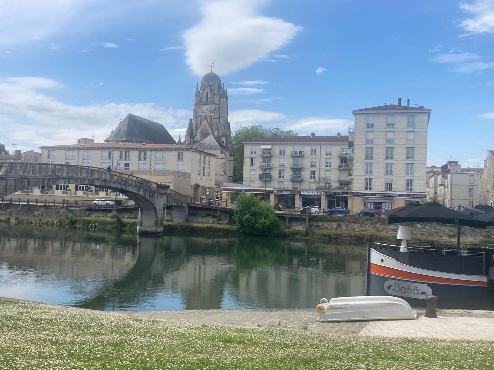 Apartmán Les Ganivelles Saint-Dizant-du-Gua Exteriér fotografie